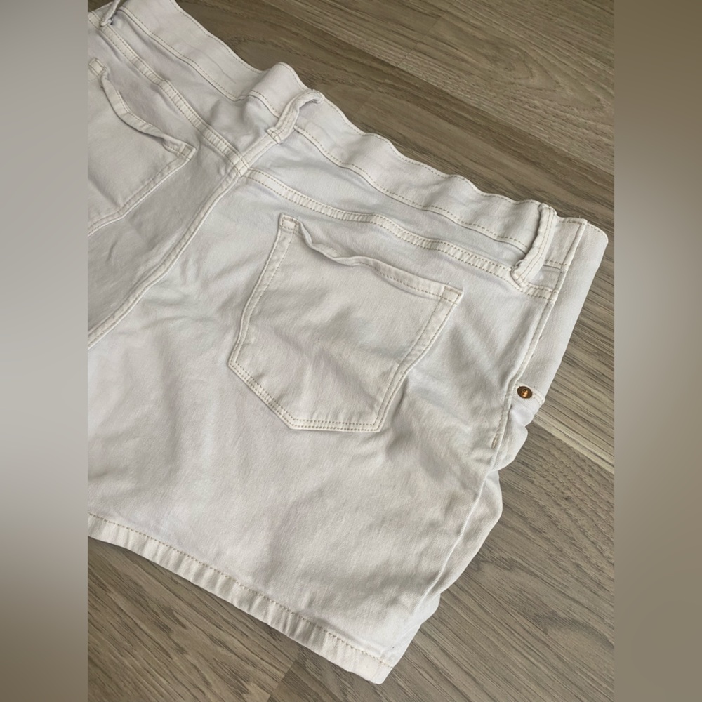 Maternity Shorts - Picture 15 of 15